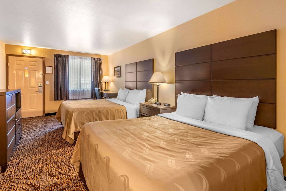 Standard Suite, 2 Queen Beds photo 2