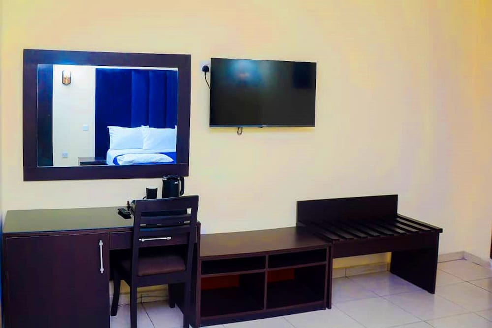 Deluxe Room - Photo 7