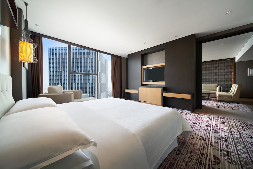 Premier Suite, 1 King Bed - Photo 1