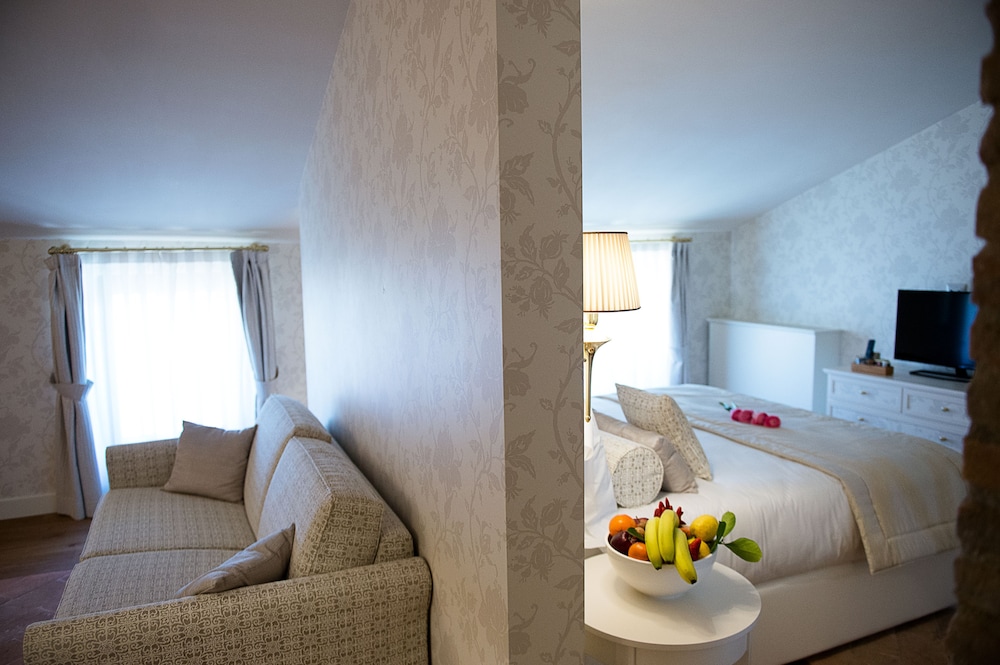 Superior Quadruple Room, 1 King Bed with Sofa bed photo 1