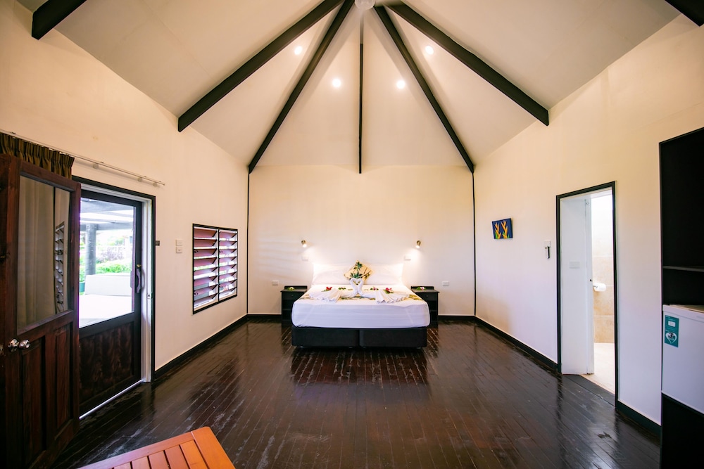 Deluxe Seaside Bure (children 2 Years Above)