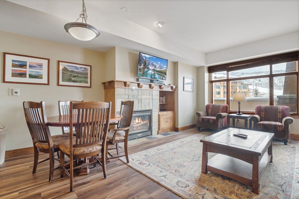 Deluxe Condo, 1 Bedroom, Slope side photo 1