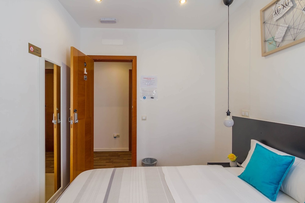 Comfort Room, Shared Bathroom photo 3