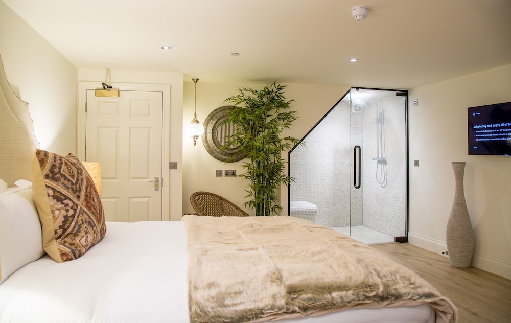Standard Studio, 1 King Bed photo 1