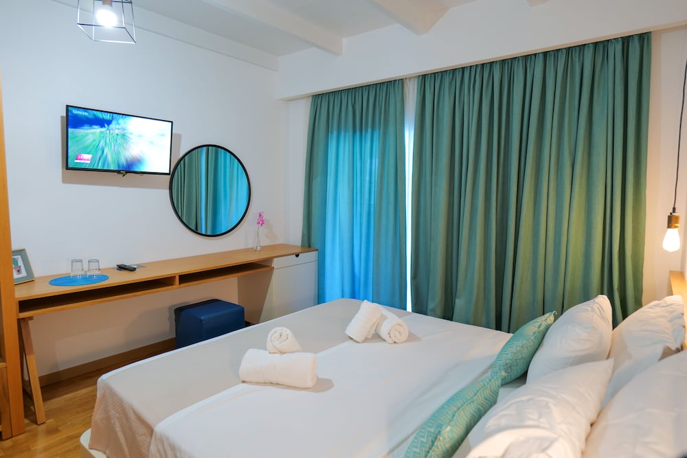 Deluxe Room, 1 Queen Bed