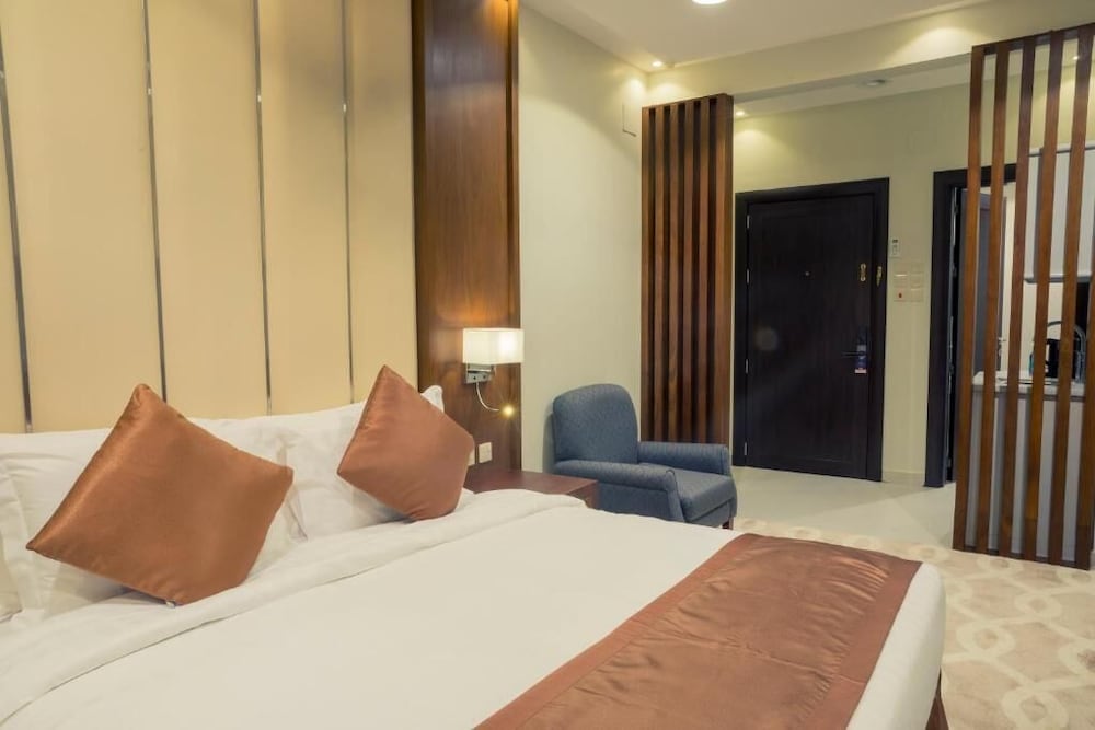 Deluxe Single Room, 1 King Bed photo 3