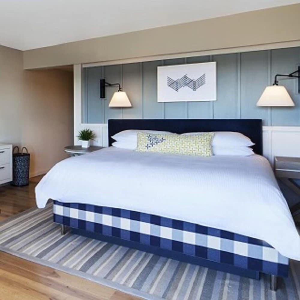 Premium Oceanfront King