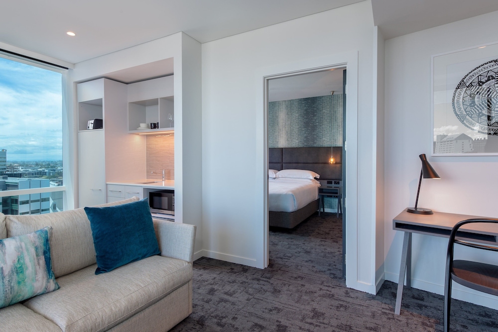Suite, 1 King Bed photo 3