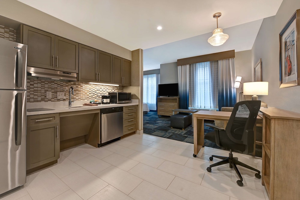 Suite, 1 King Bed, Accessible, Non Smoking (Hearing) - Photo 3