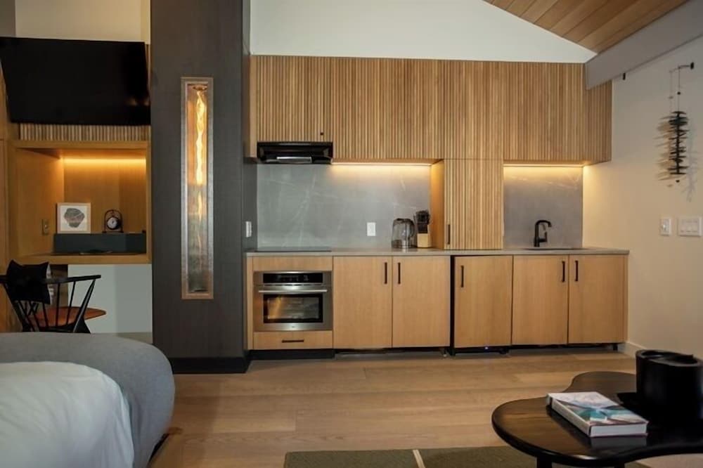 Deluxe Studio, Mobility Accessible, Balcony photo 2