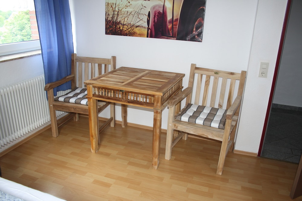 Basic Double Room, 1 Queen Bed, Non Smoking photo 2