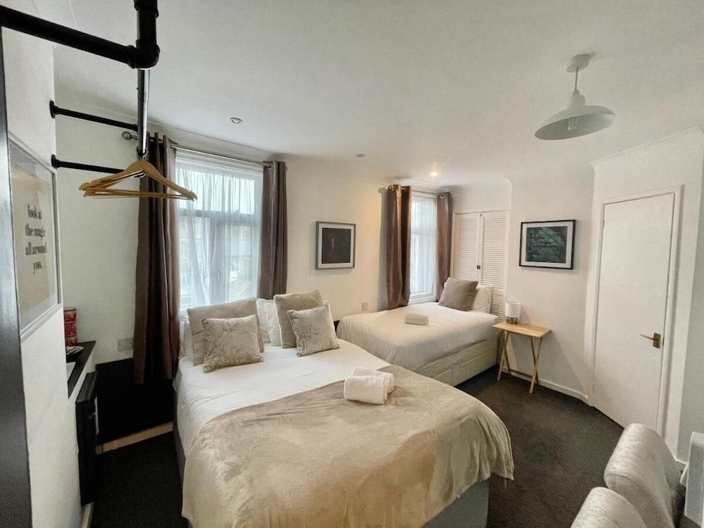 Executive Suite, Ensuite
