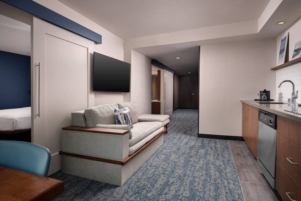 Suite, 1 Bedroom - Photo 3