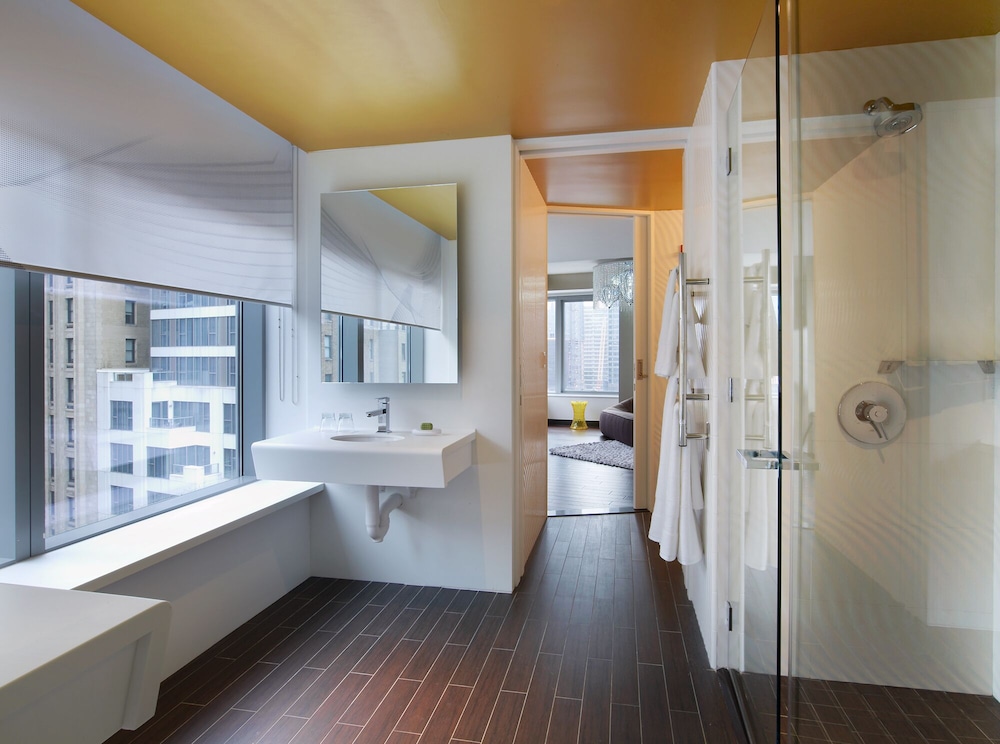 1 King Bed 1-Bedroom Suite Deluxe Room with City View