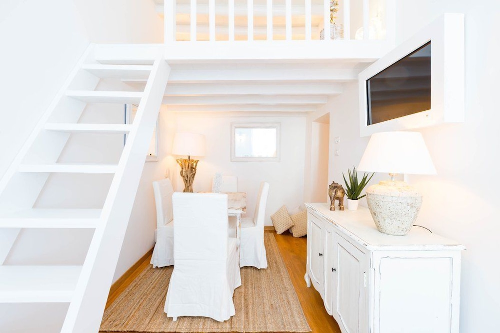 House, 2 Bedrooms photo 2