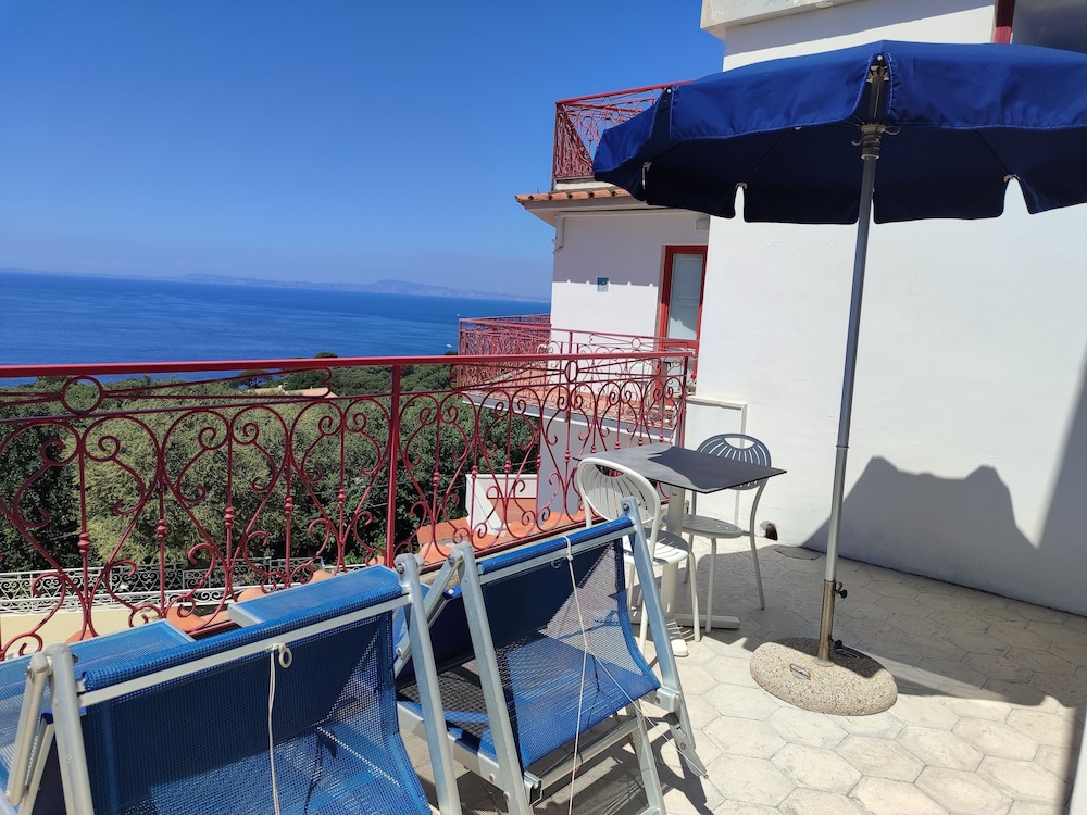 Superior Double or Twin Room, Sea View photo 3