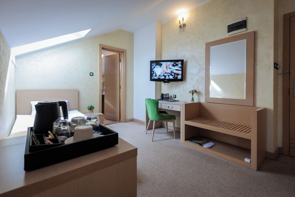 Family Triple Room - Photo 4