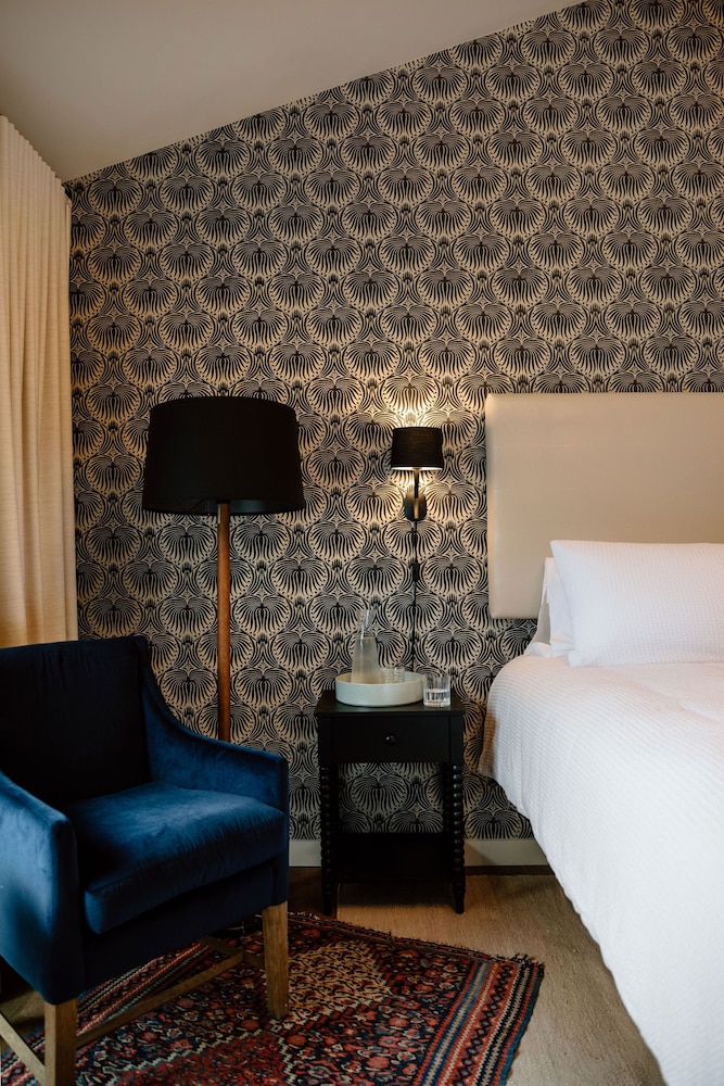 Standard Room, 1 King Bed, Courtyard View (Plaza King)