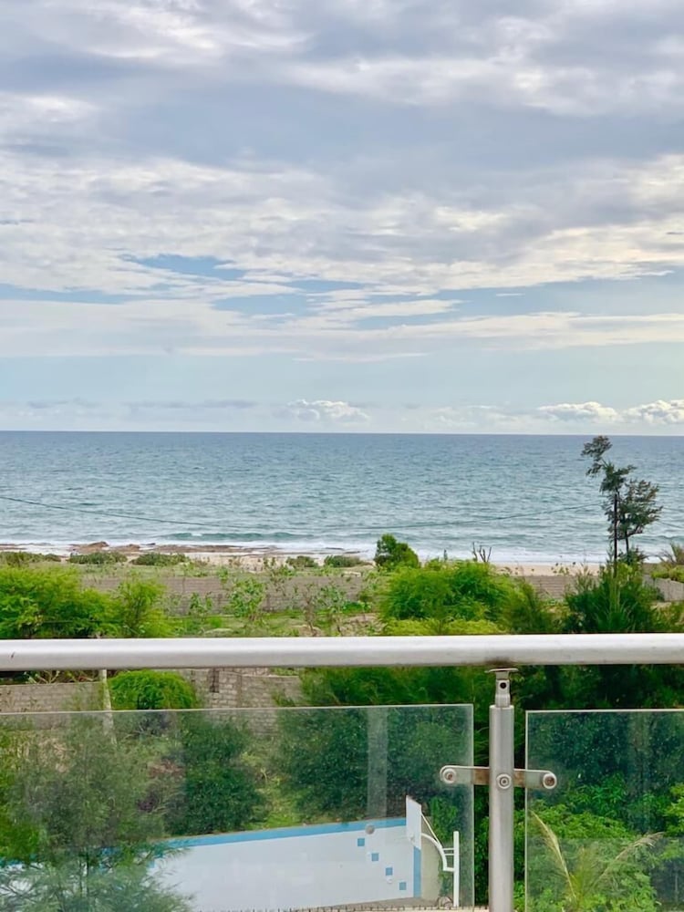 Deluxe Room, 1 Bedroom, Beach View photo 3