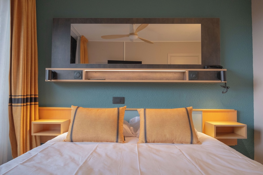 Standard Double or Twin Room photo 1