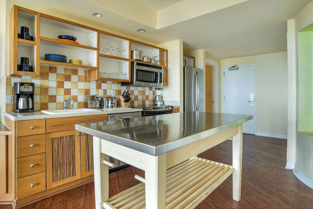 2 BEDROOM BAY VIEW 2 KING SUITE W/ BALCONY - Photo 6