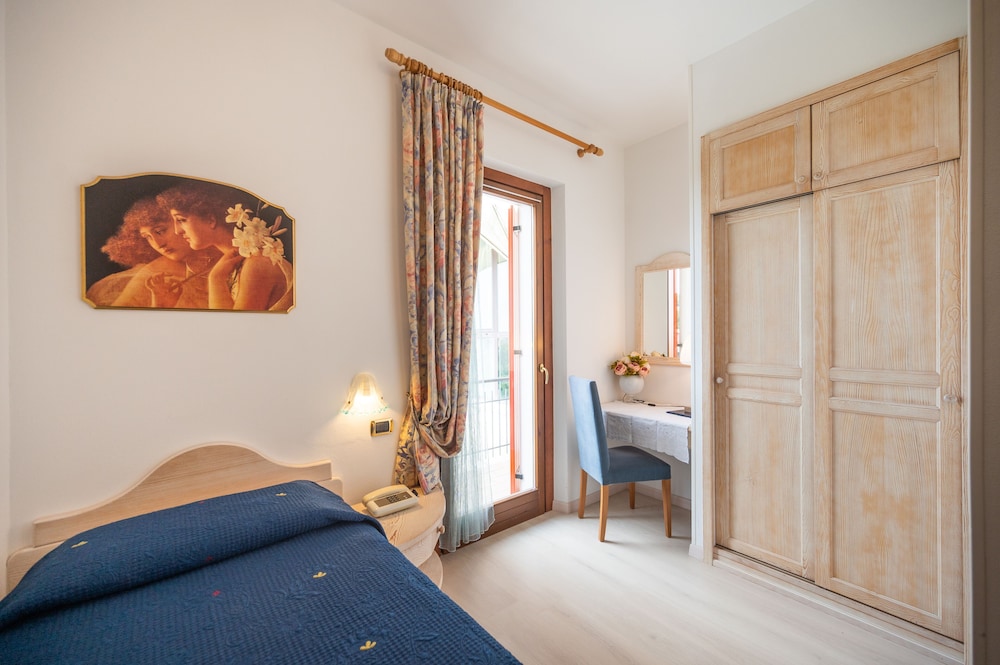 Single Room photo 2