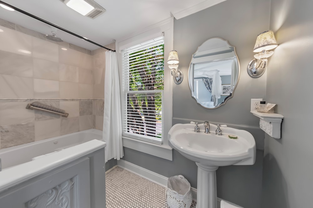 Romantic Room, Private Bathroom (The Hidden Room), photo 6