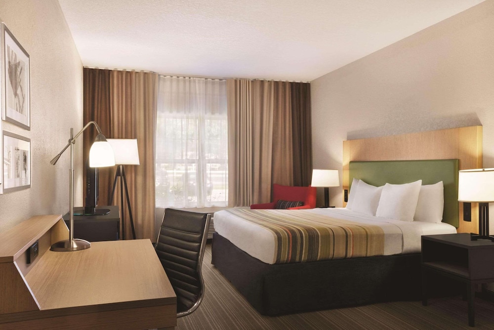 Room, 1 King Bed, Non Smoking - Photo 3