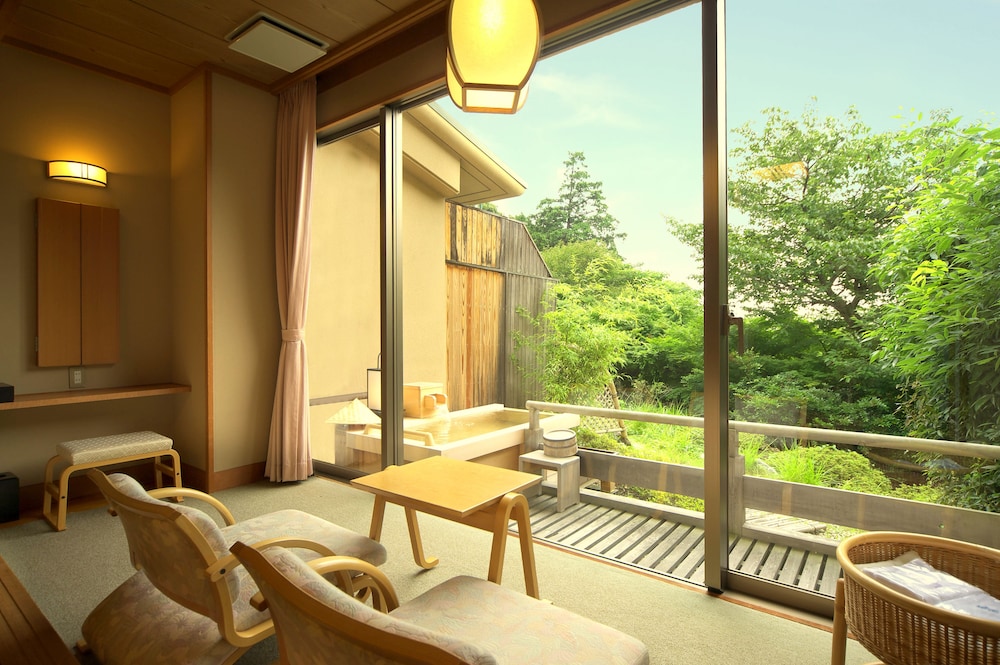 Deluxe Japanese Room with Outside Bath (12.5 Tatami Mats) photo 2