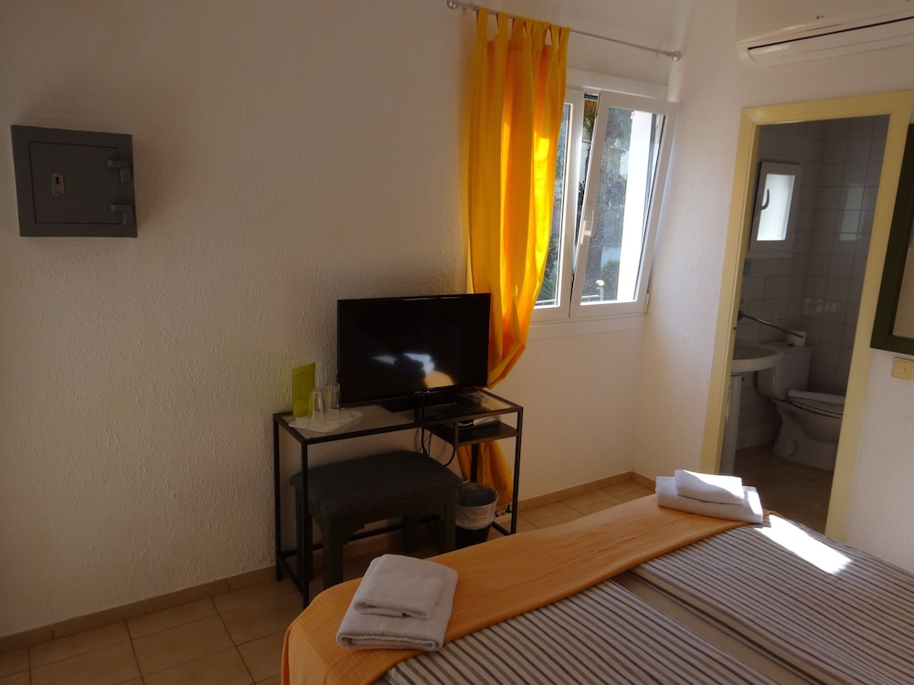 Economy Double Or Twin Room, 2 Twin Beds photo 2