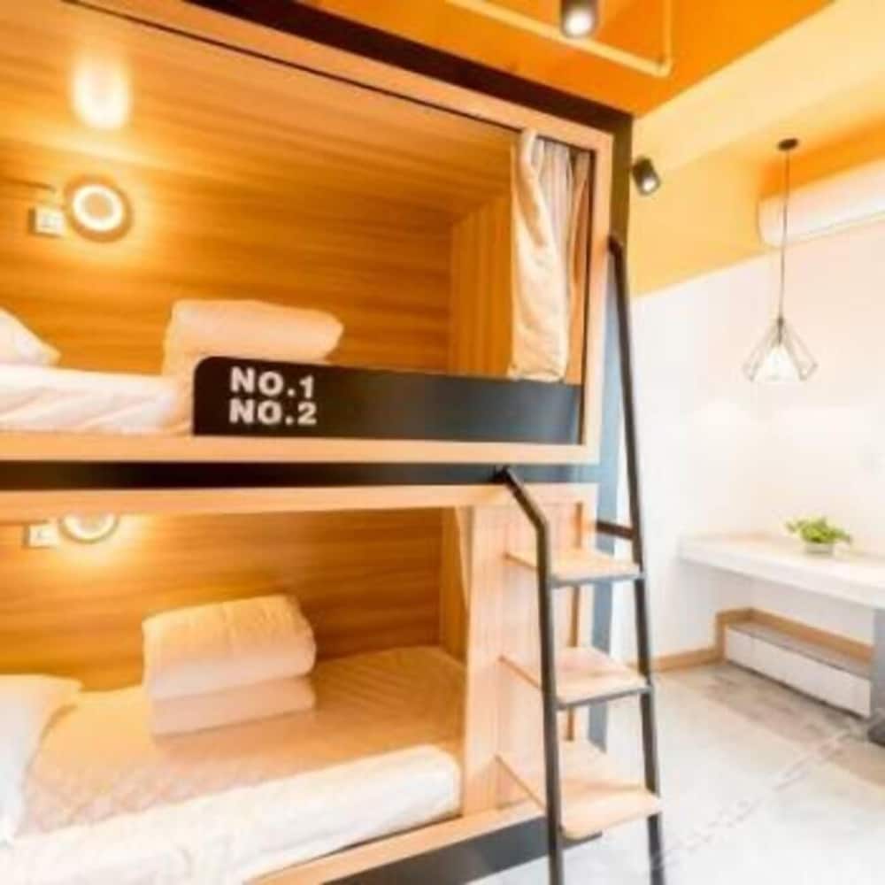 Four people Shared Dormitory -Woman only photo 1