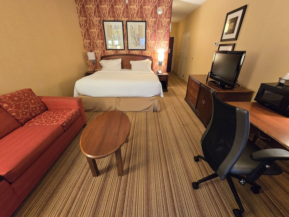 Standard Room, 1 King Bed, Non Smoking - Photo 4