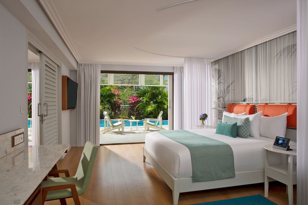 Preferred Club Junior Suite Swim Out