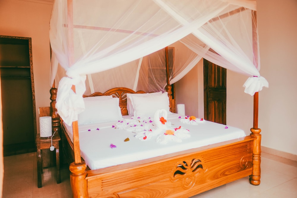 Luxury Double Room, 1 King Bed, Bathtub, Sea View photo 2