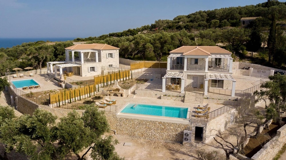 Villa photo 3