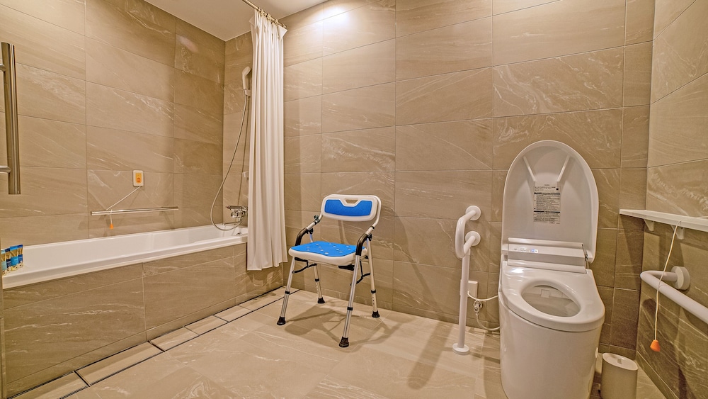 Deluxe Room, Accessible, Non Smoking photo 3