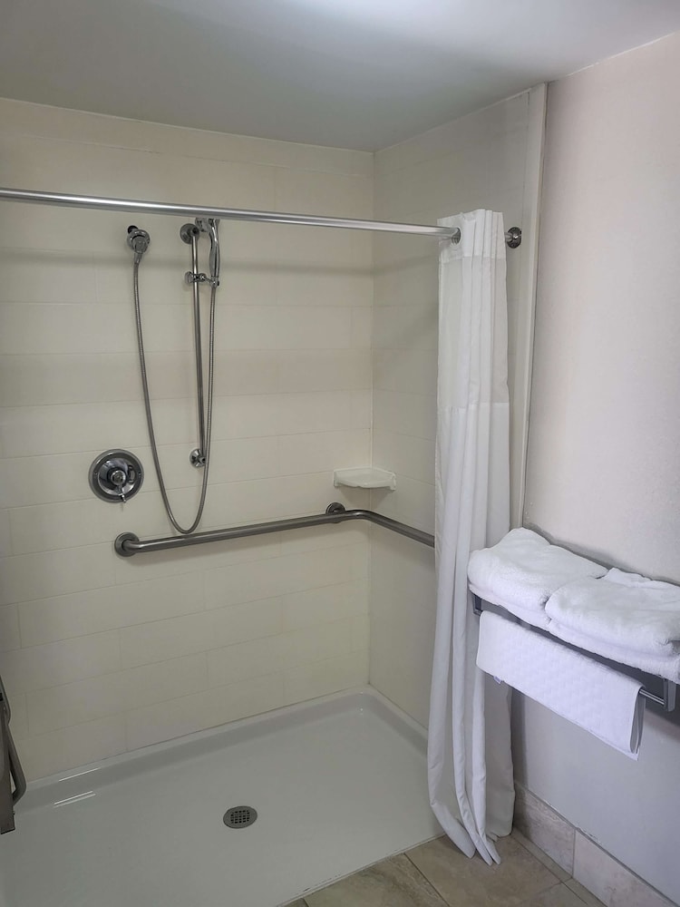 Standard Room, 1 Queen Bed, Accessible, Refrigerator & Microwave