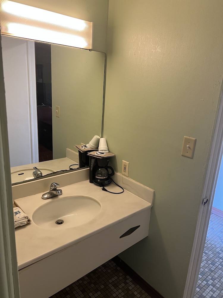 Standard Room, 2 Queen Beds photo 2