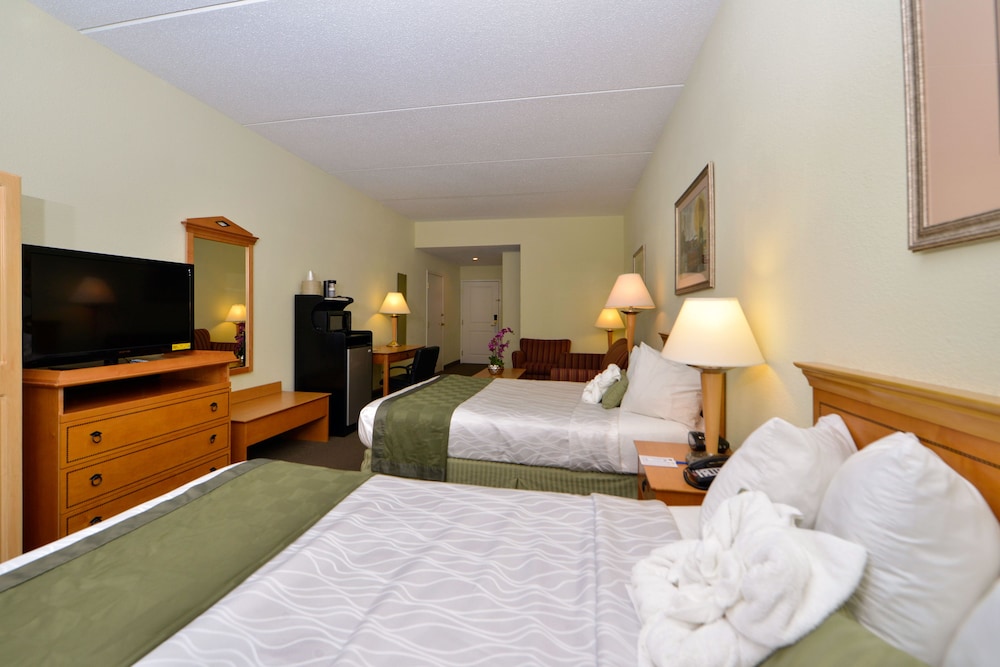 Suite, 2 Double Beds, Non Smoking, Refrigerator & Microwave (Third bed is a Sofabed) - Photo 2
