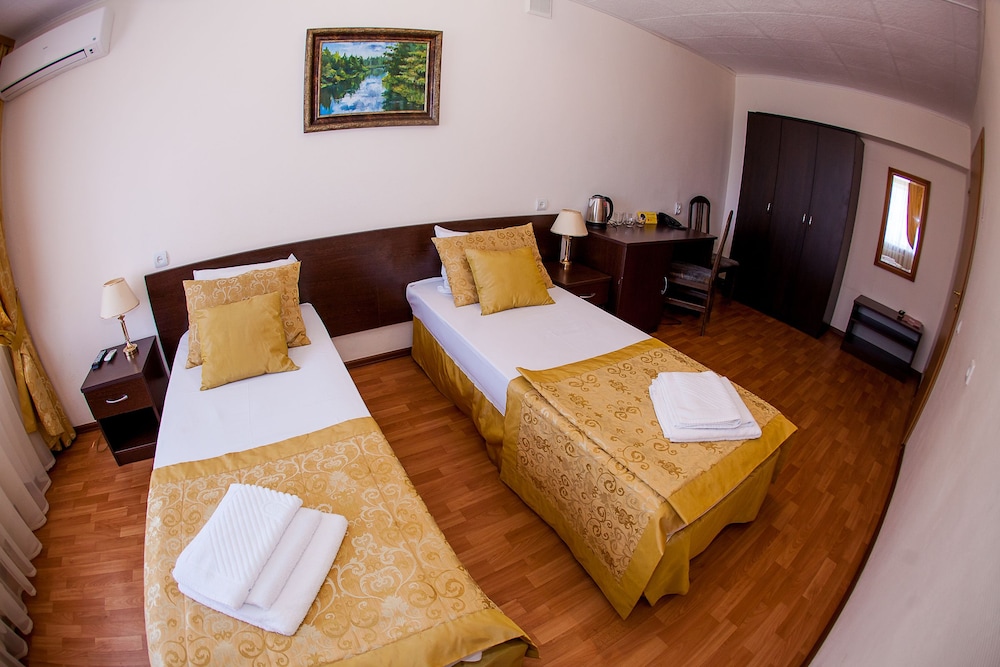 Economy Double Or Twin Room, Shared Bathroom photo 1