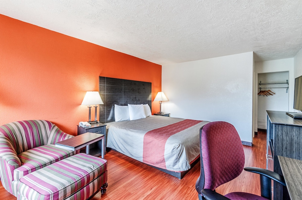 Deluxe Room, 1 King Bed, Accessible, Non Smoking photo 1