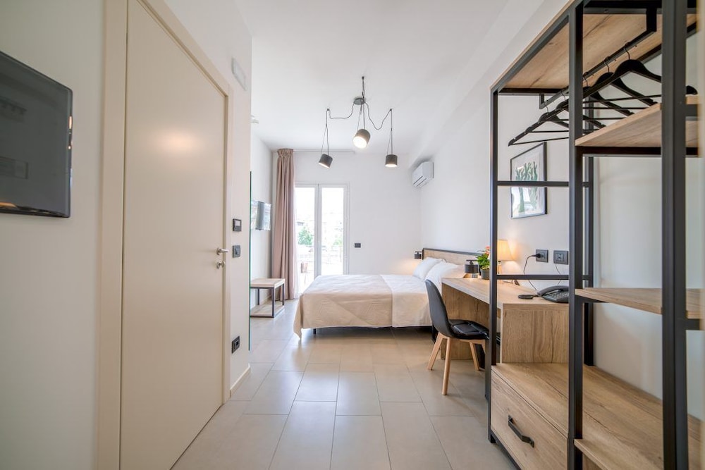 Double Room, 1 Queen Bed, Balcony photo 1