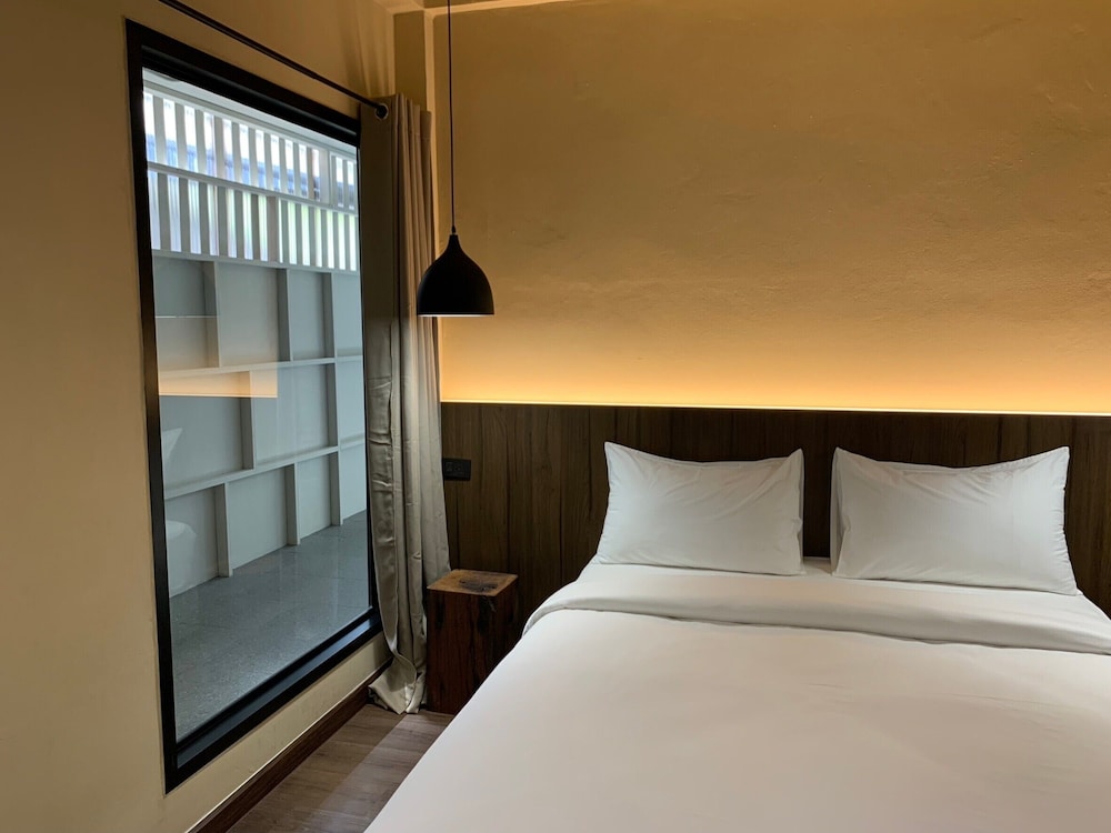 Basic Double Room, 1 Queen Bed - Photo 1