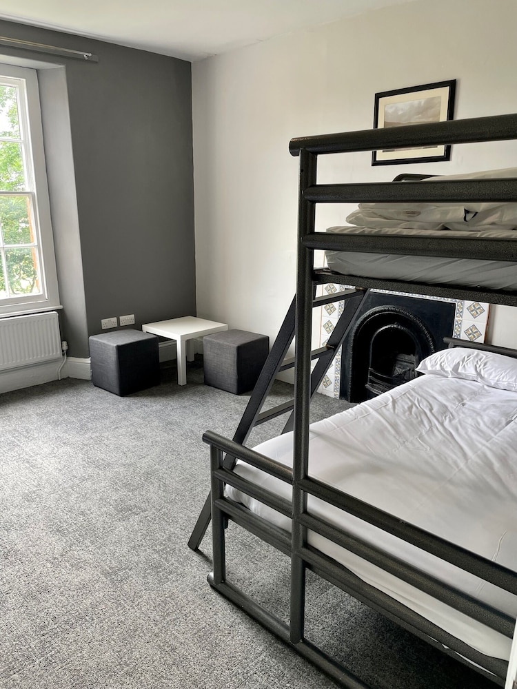 Room (5 Bed Private) photo 2