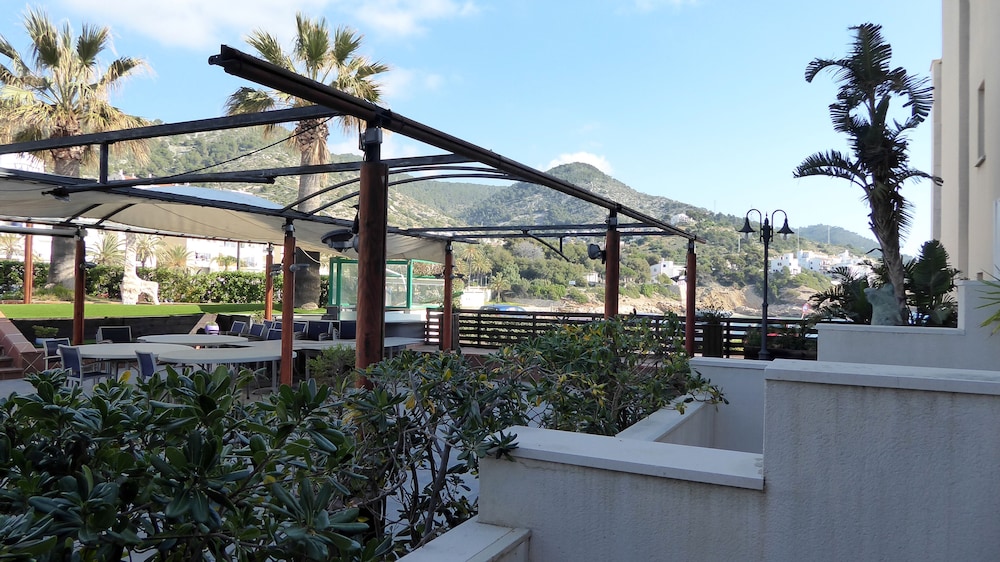 Standard Double or Twin Room, Balcony, Pool View - Photo 4