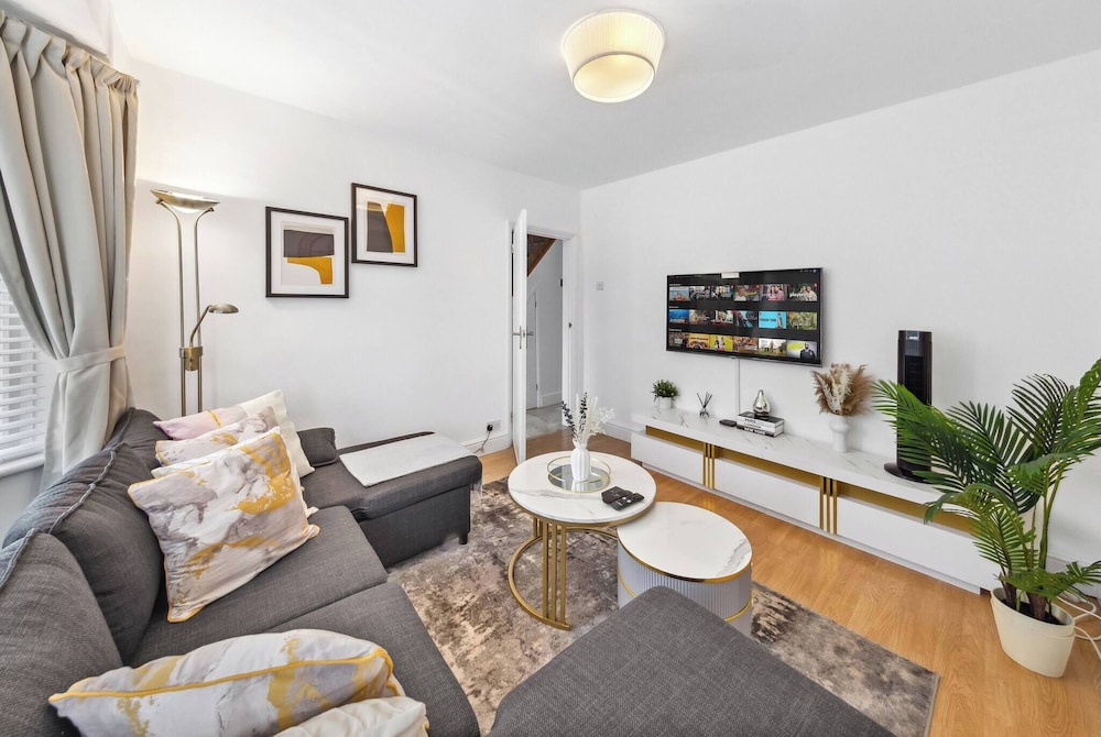 House, 3 Bedrooms, Balcony