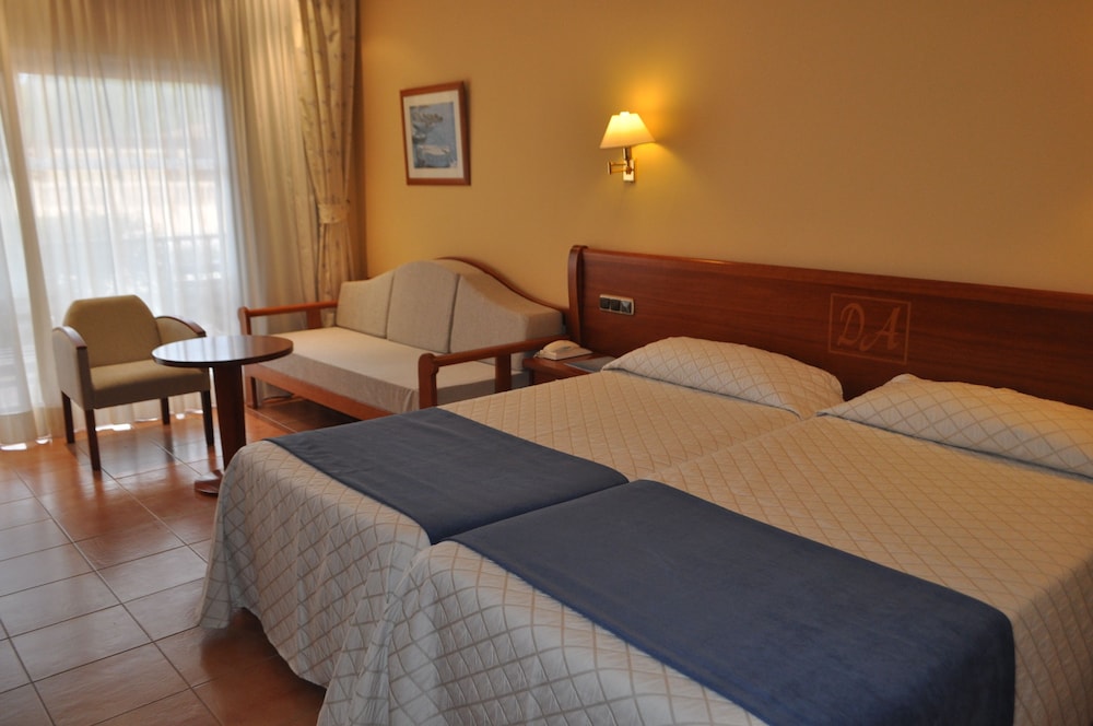 Triple Room, Balcony, Pool View photo 3