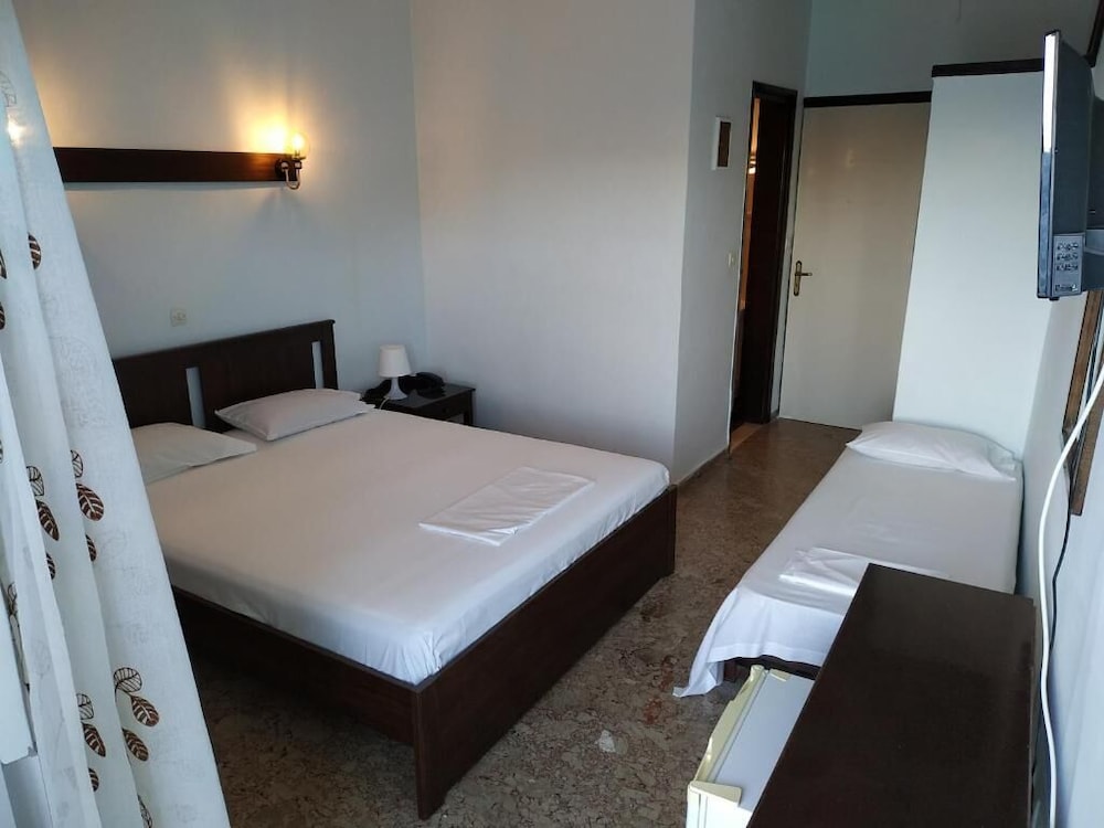Double Room (2 Adults + 1 Child) photo 1