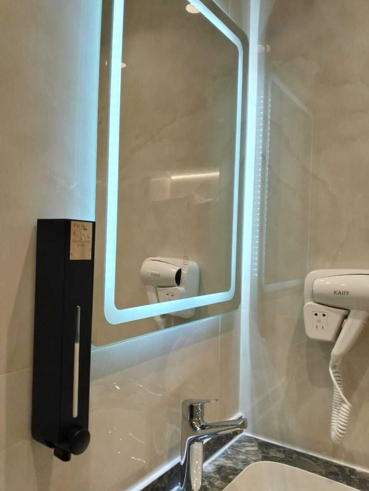 Deluxe Triple Room - Photo 10
