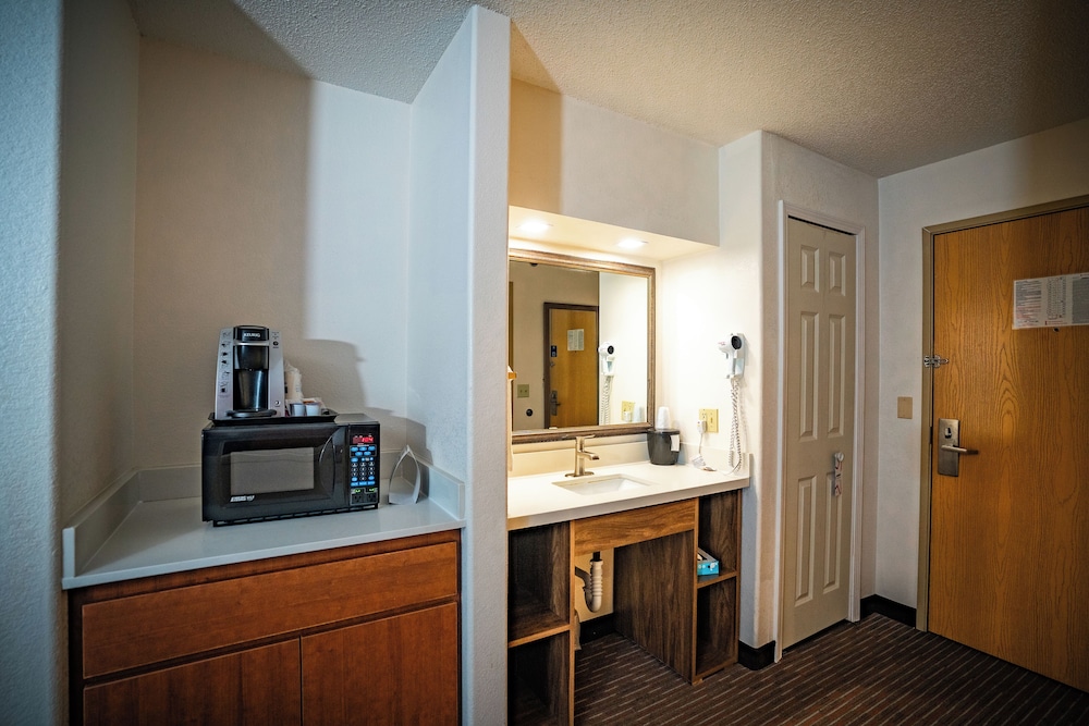 Superior Suite, 1 King Bed, Non Smoking - Photo 3